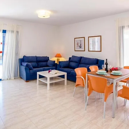 Playa Blanca Sleeps 4 Wifi Willa